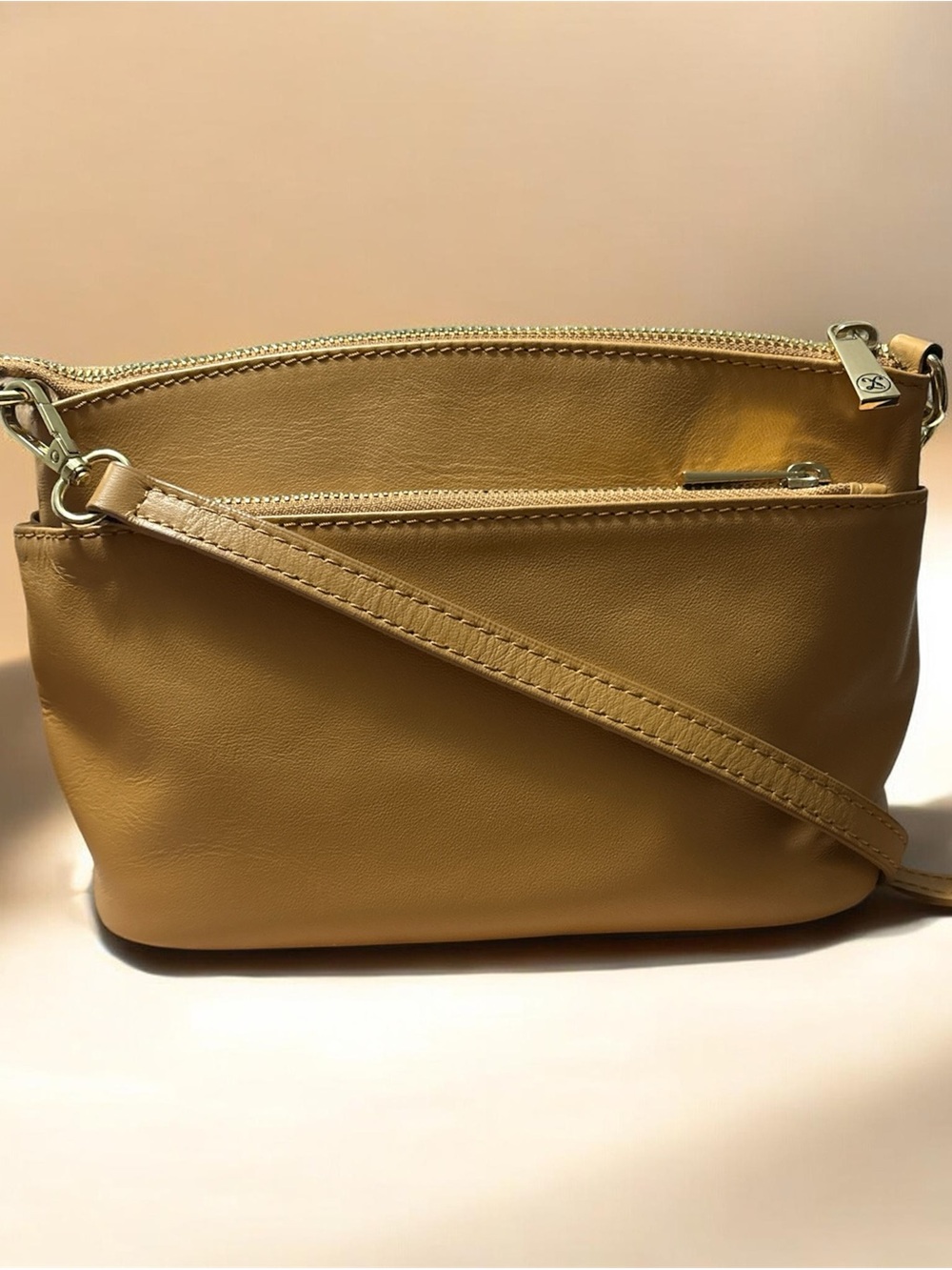 NWOT!  DIVINA FIRENZE Tan/Brown Crossbody with Gold Hardware